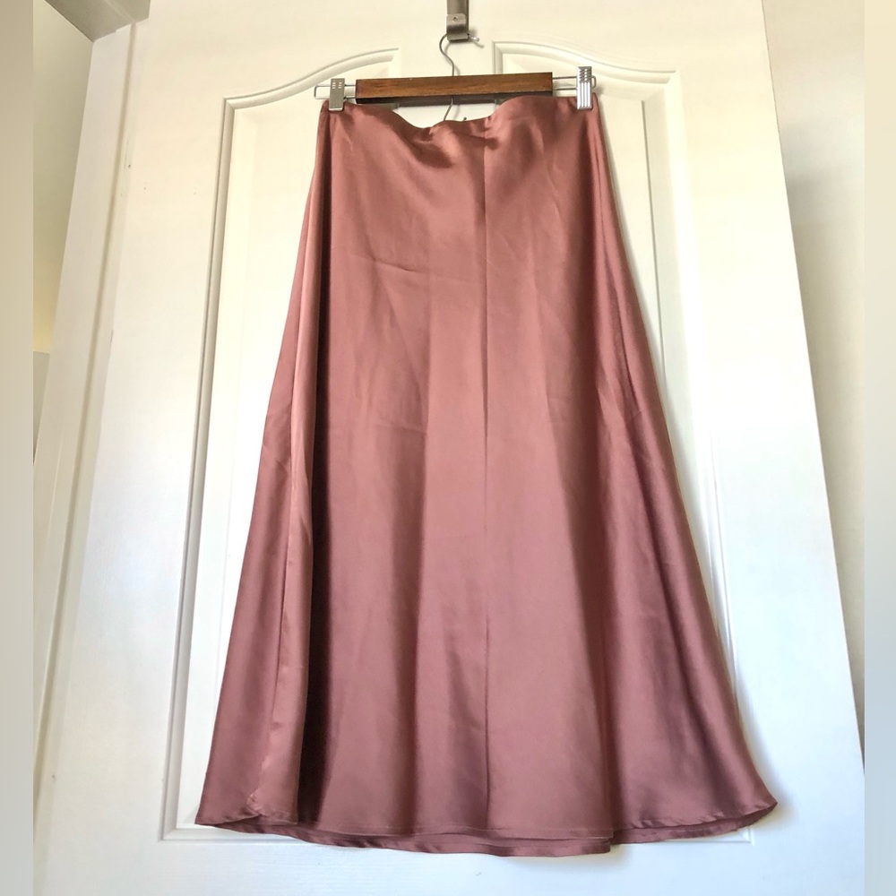 NWOT Express Satin A-Line Maxi Skirt - Rose Mauve
Note: Has a minor flaw.